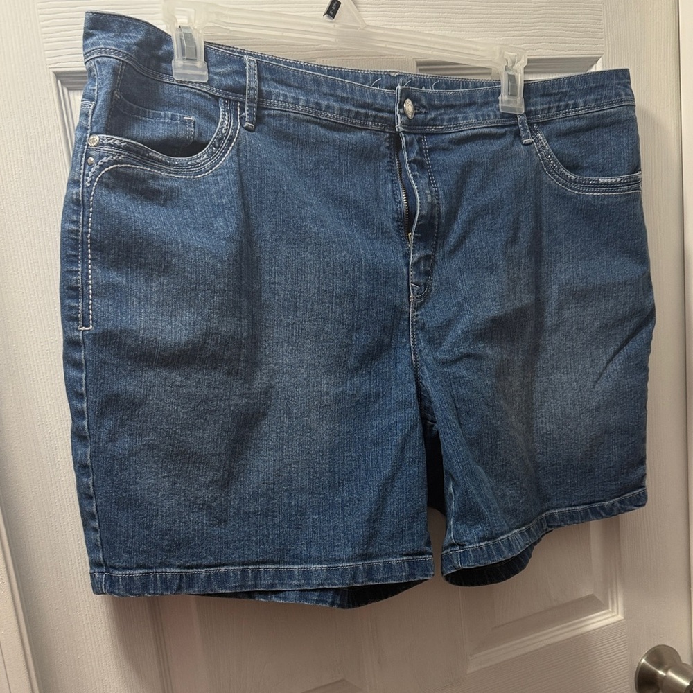 Gloria Vanderbilt Light Blue Denim Shorts